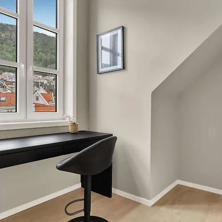 307sb10 - Three Bedroom *