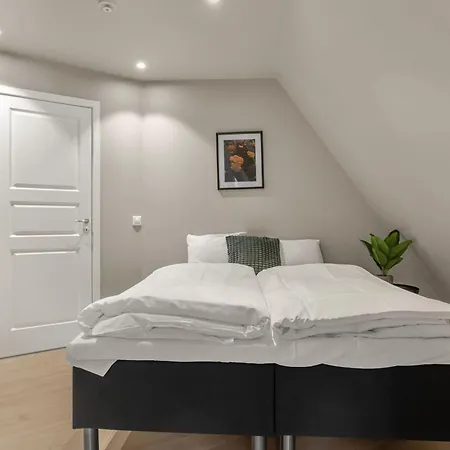 307sb10 - Three Bedroom