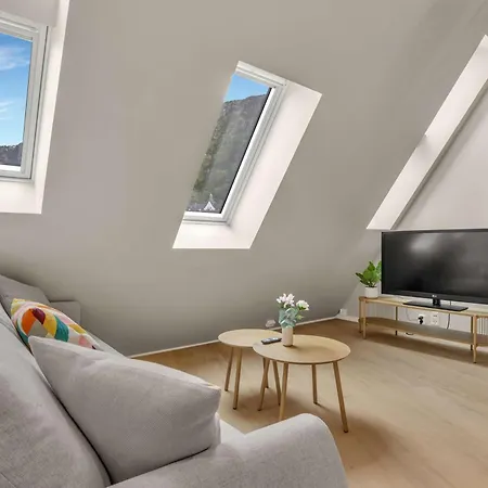 307sb10 - Three Bedroom شقة *