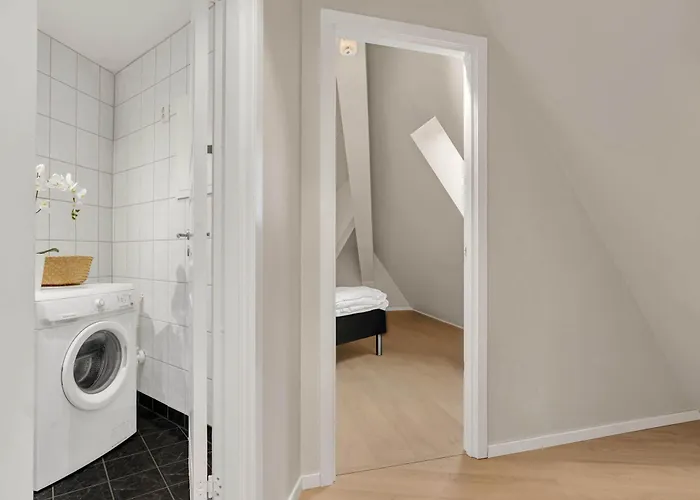 307sb10 - Three Bedroom Apartment