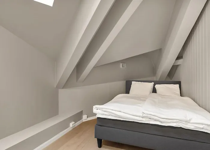 307sb10 - Three Bedroom *